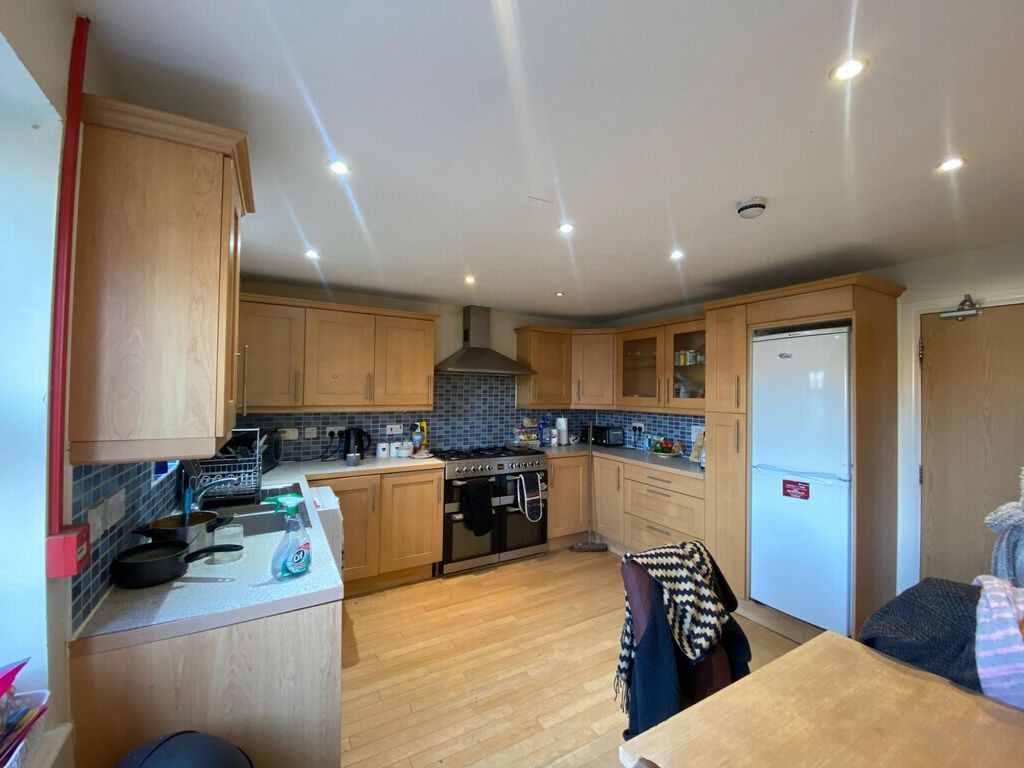 Property photo 2 of 12 Kitchen