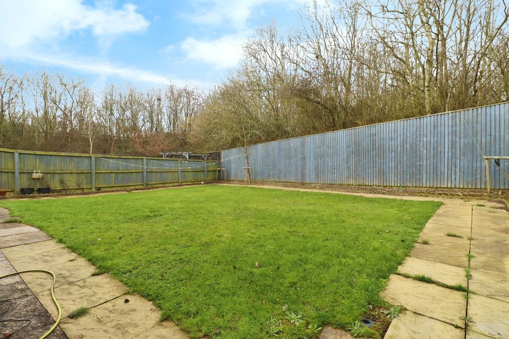 Property photo 2 of 20