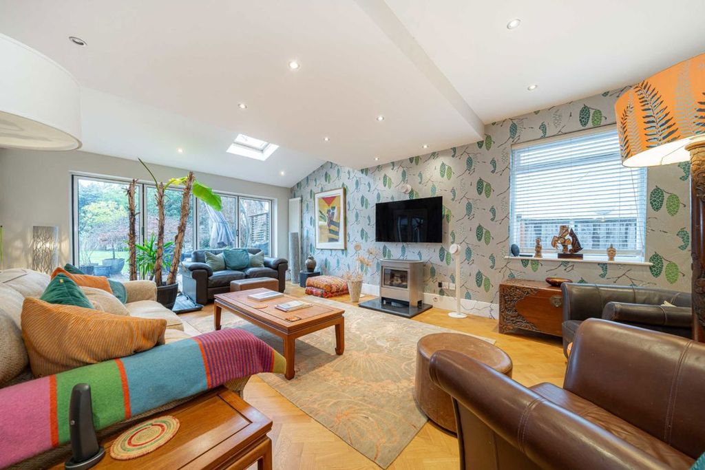 Property photo 3 of 9