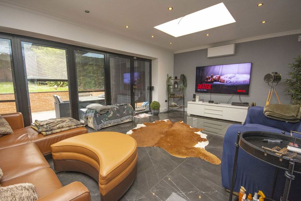 Property photo 3 of 11