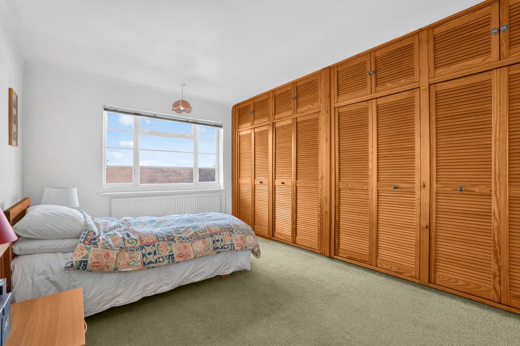 Property photo 2 of 25
