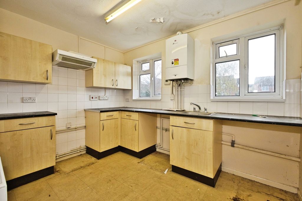 Property photo 2 of 8 Kitchen