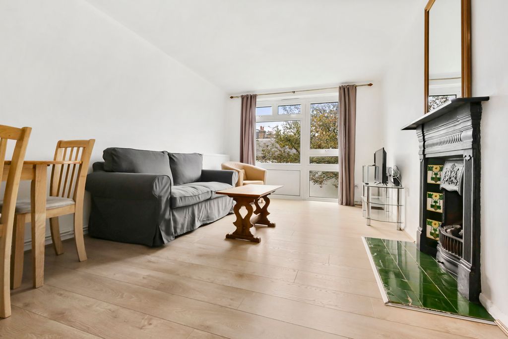 Property photo 3 of 11