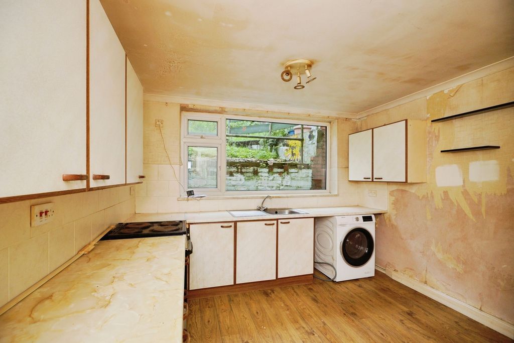 Property photo 3 of 17 Photo