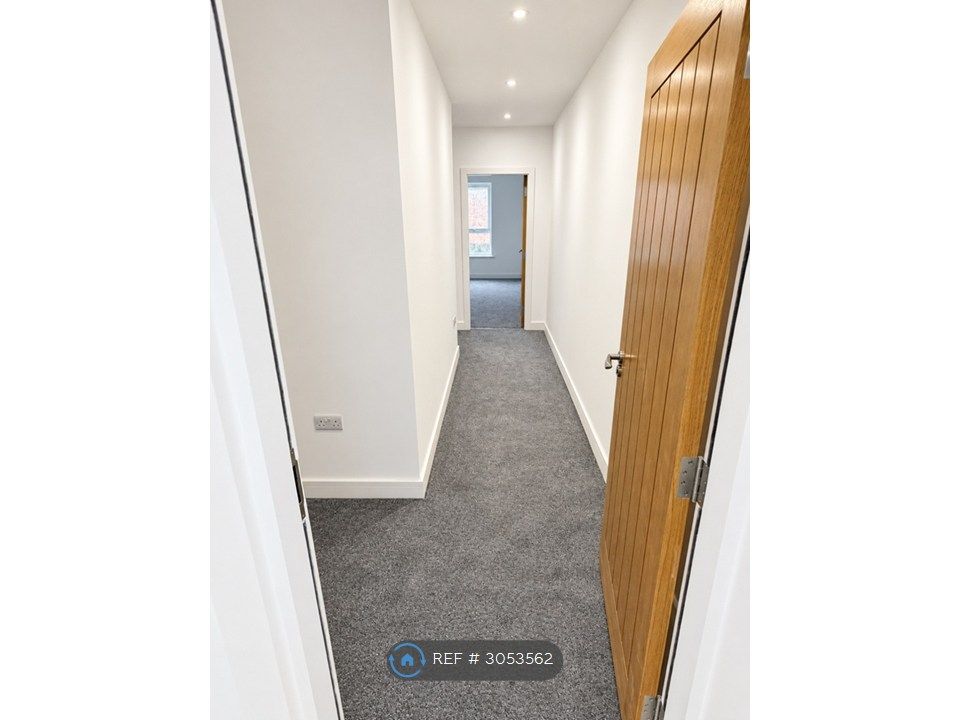 Property photo 2 of 6 Hallway