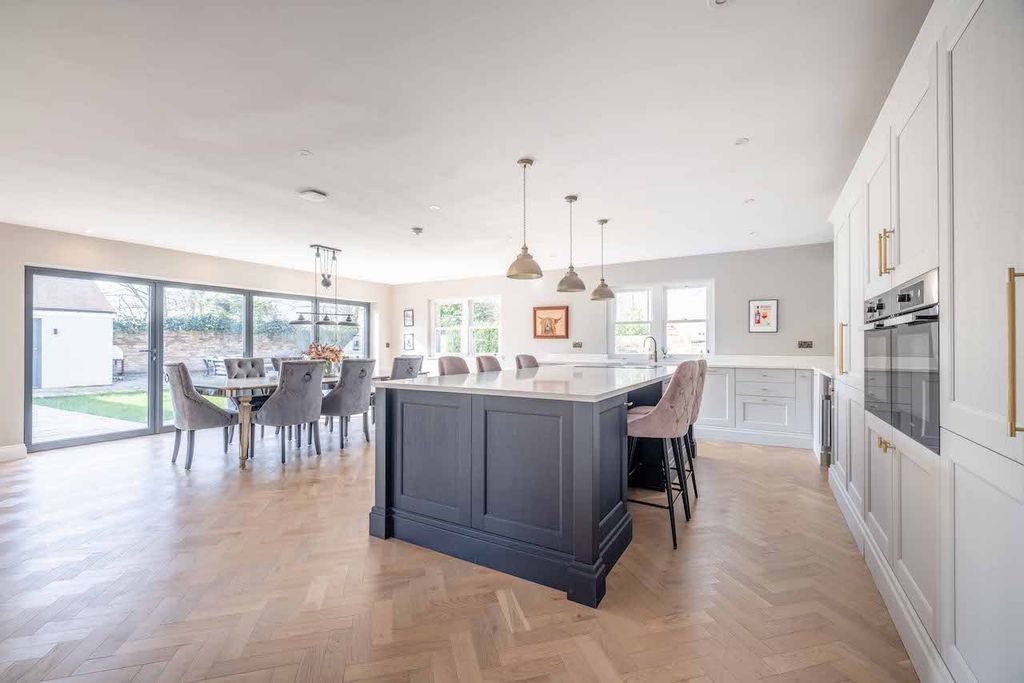 Property photo 3 of 29