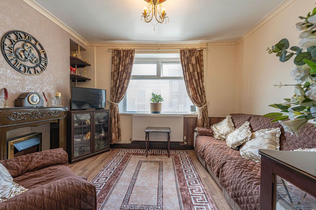 Property photo 3 of 47