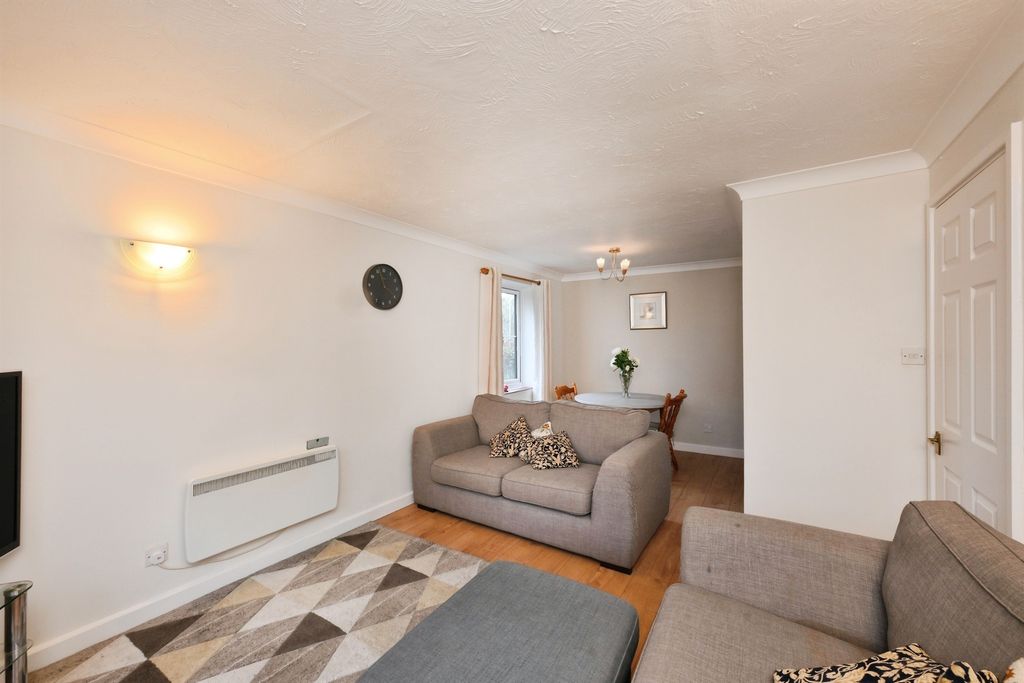 Property photo 2 of 17