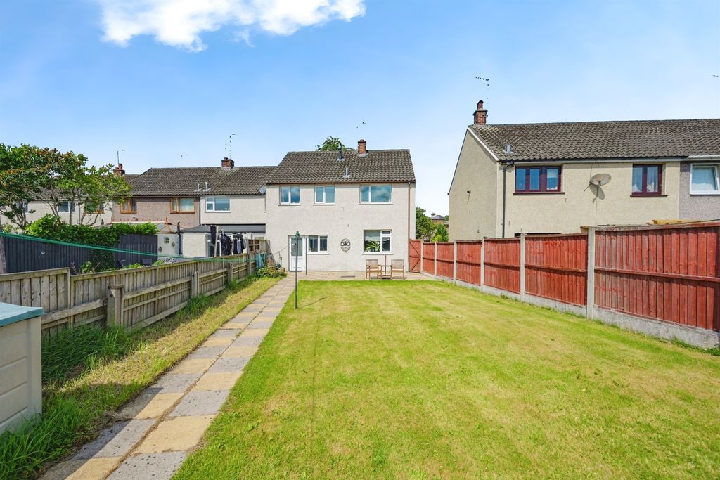Property photo 2 of 18 Gardens: