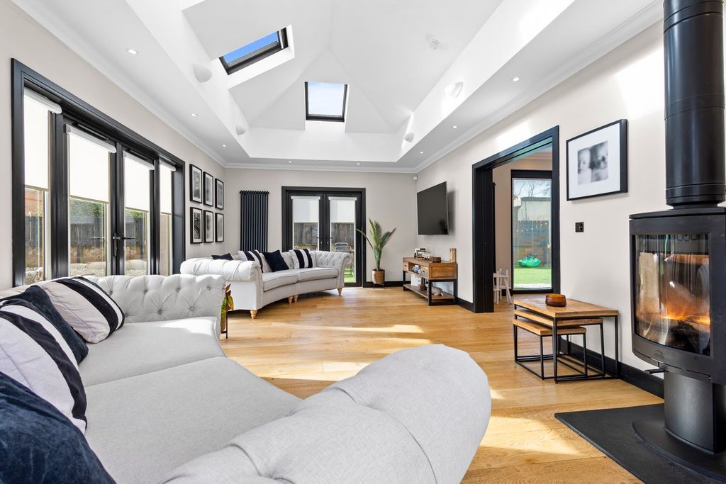 Property photo 2 of 33