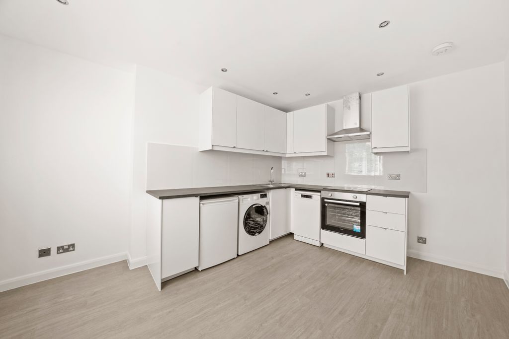 Property photo 1 of 9 Kitchen