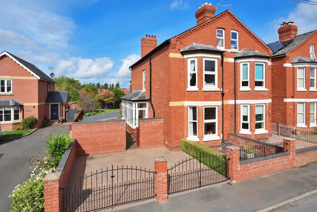 Property photo 1 of 29 40 Tower Road Hereford (01).Jpg
