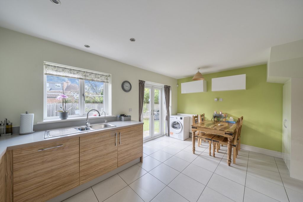 Property photo 2 of 20 1358698-14-68d3B5...