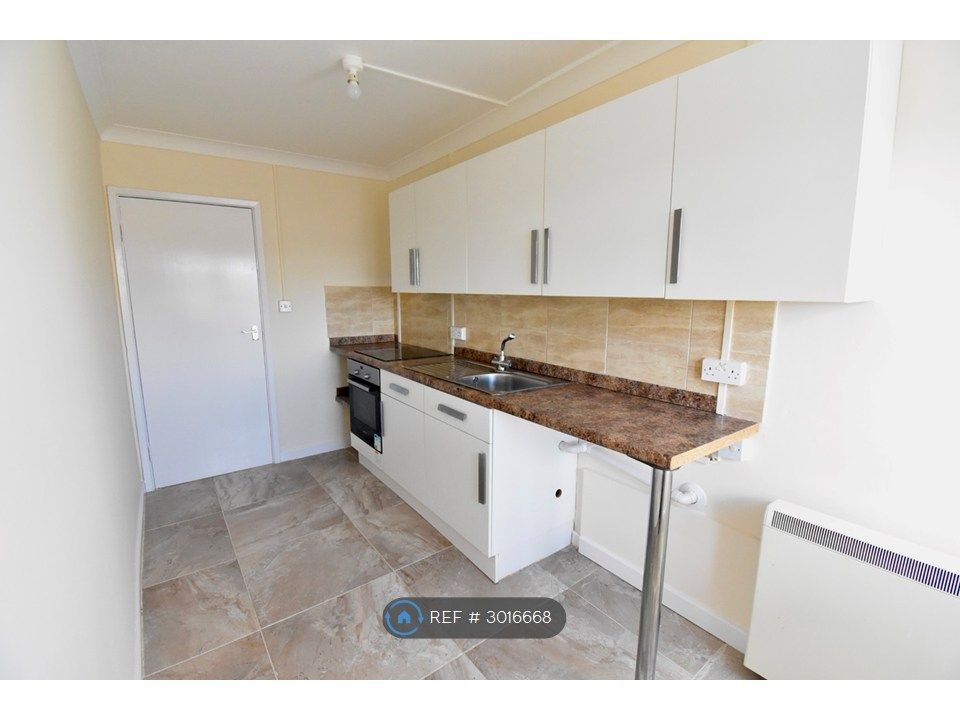 Property photo 3 of 12 Kitchen