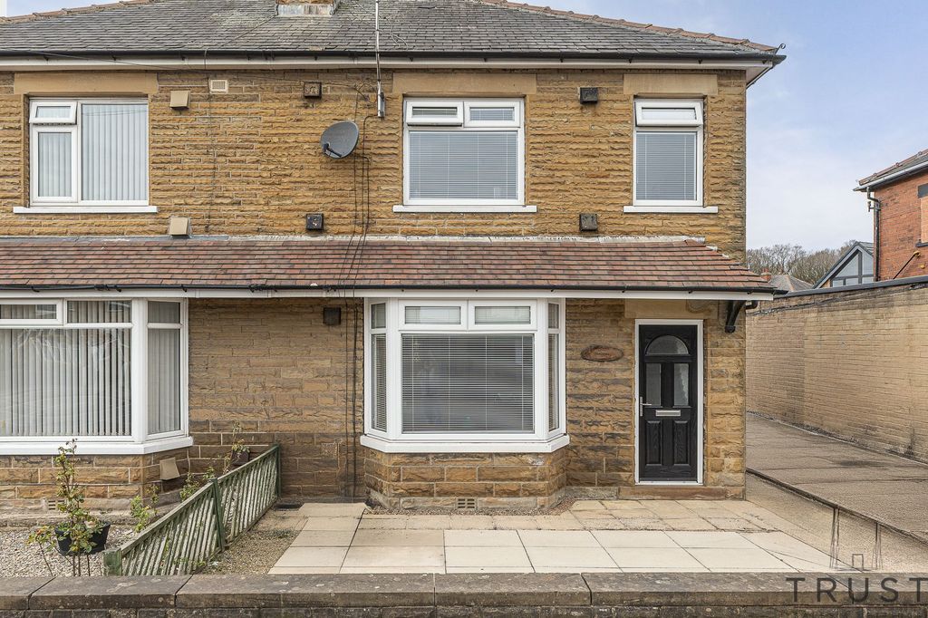 Property photo 1 of 27