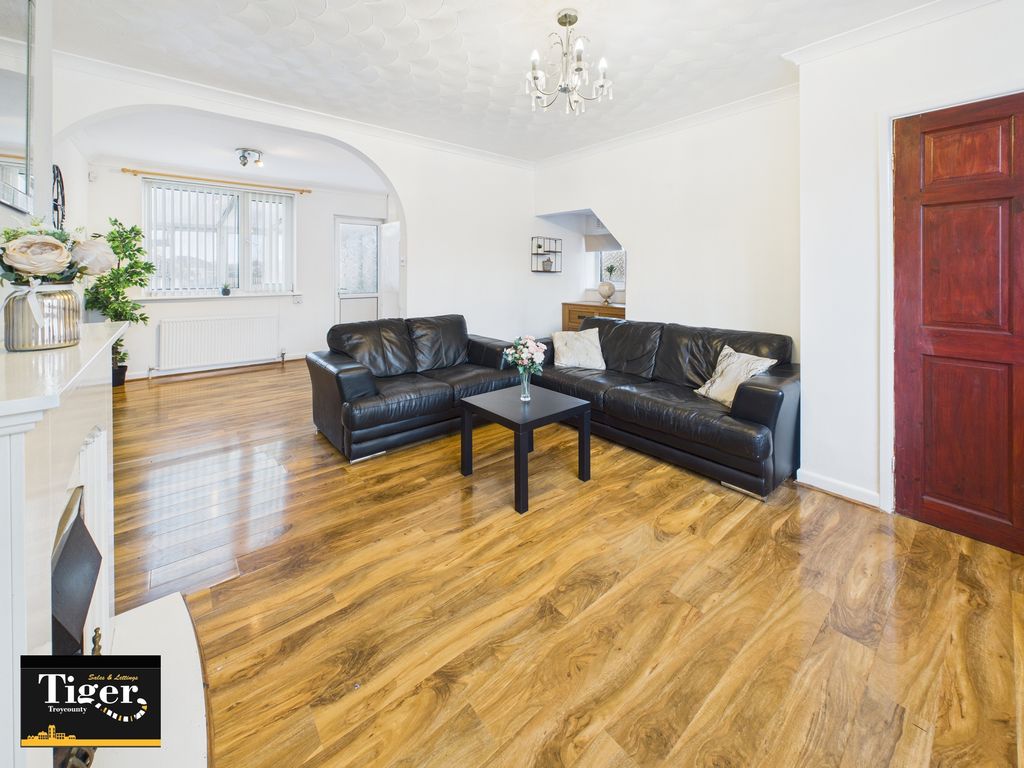 Property photo 3 of 13 Cam02176G0-Pr0769-Still002