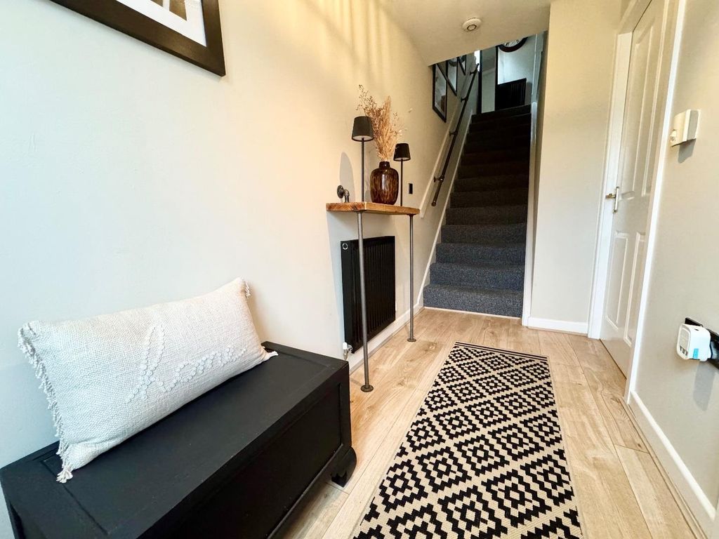 Property photo 2 of 14 Entance Hallway