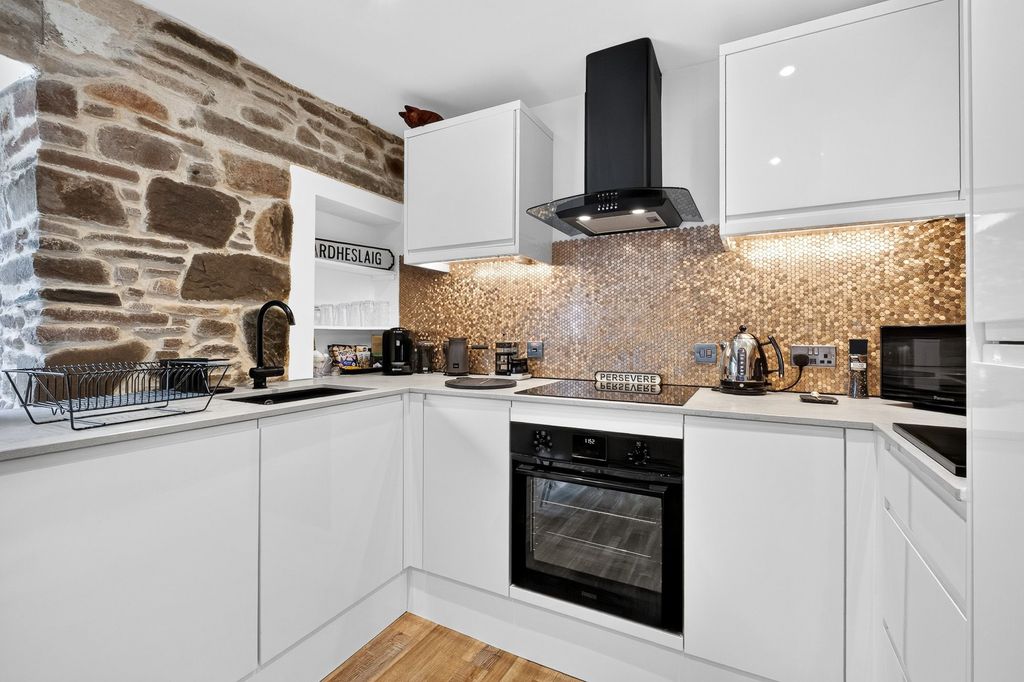 Property photo 3 of 40 Kitchen