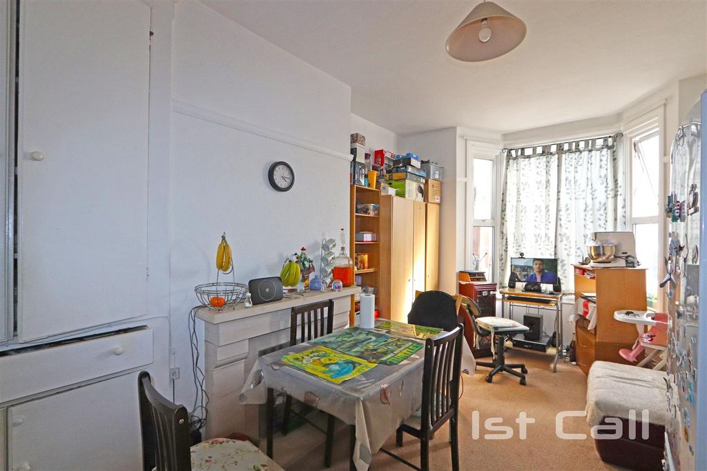 Property photo 3 of 14 Dining Room