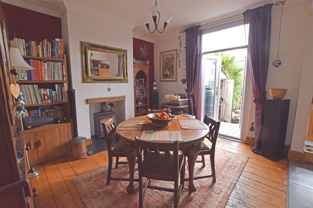 Property photo 3 of 14 Dining Room.Jpg