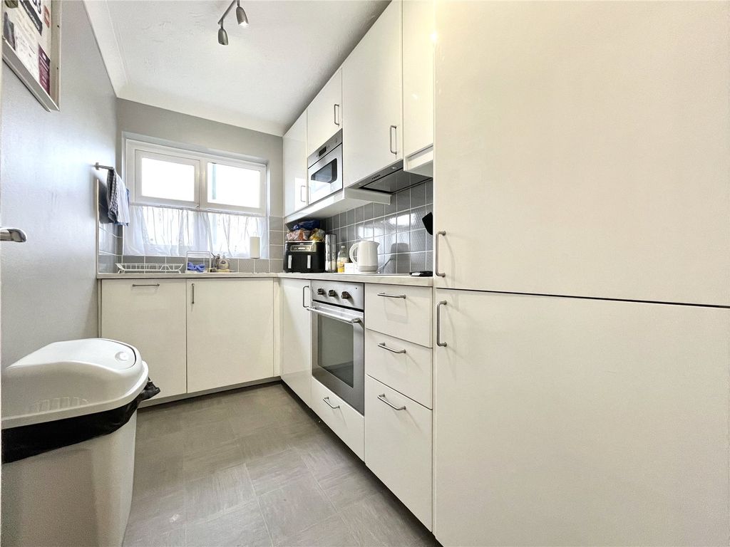 Property photo 3 of 5 Kitchen