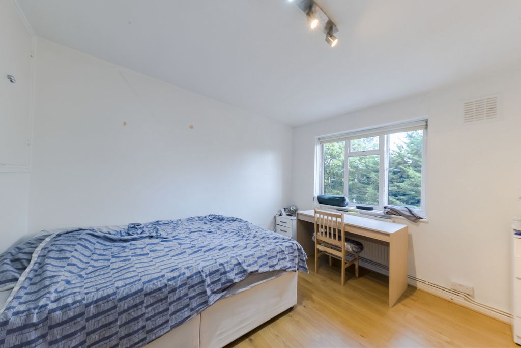 Property photo 3 of 13 Photo 2