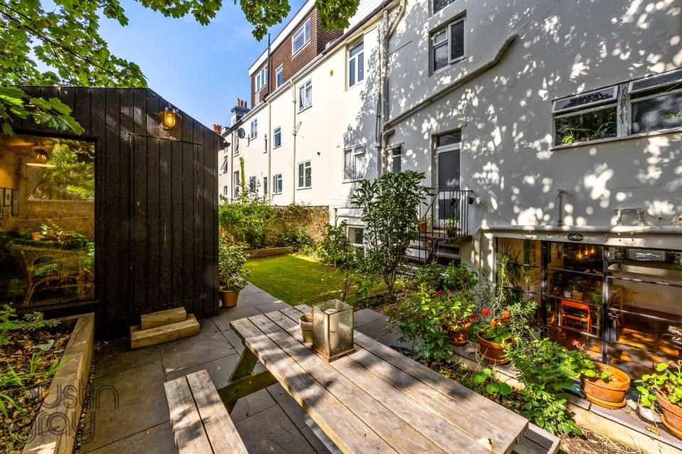 Property photo 2 of 21 Seafield Road, 6 Garden Flat-016 (Custom).Jpg