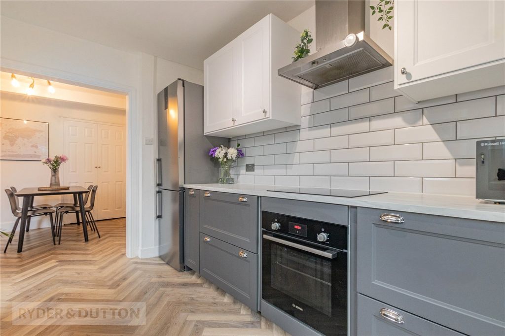 Property photo 3 of 21 Kitchen
