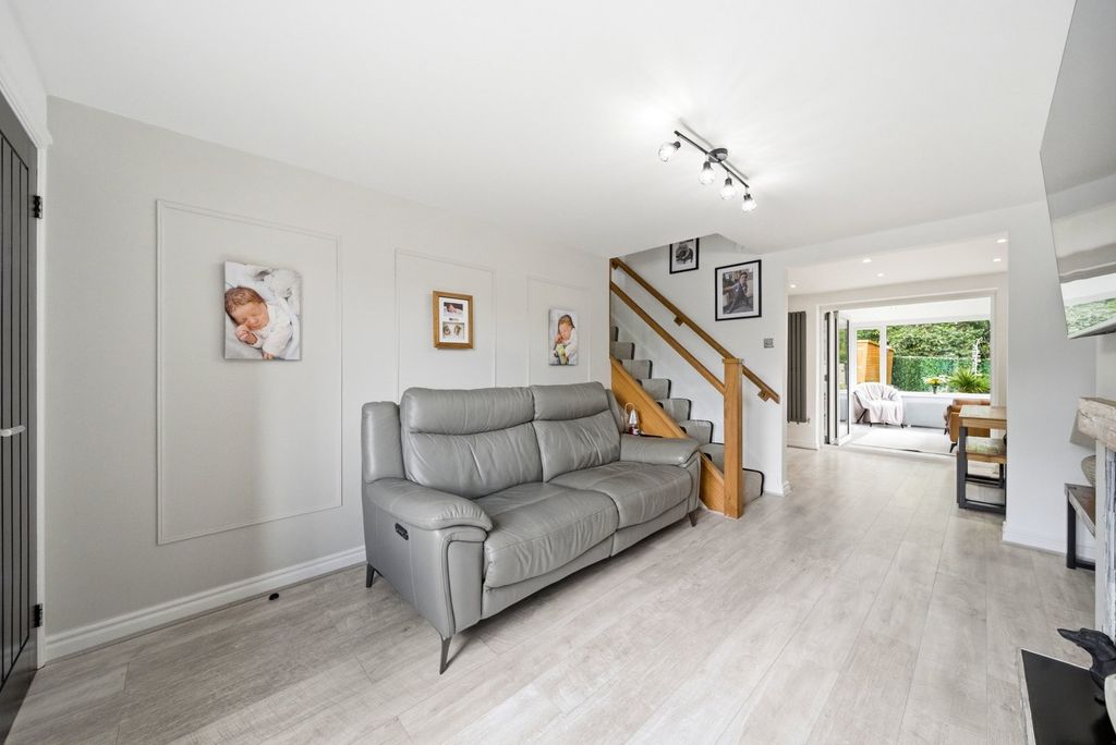 Property photo 3 of 49