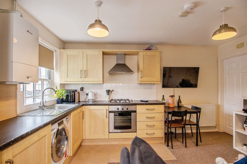 Property photo 3 of 11