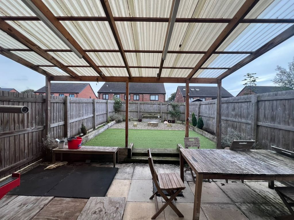 Property photo 2 of 11 Garden & Patio