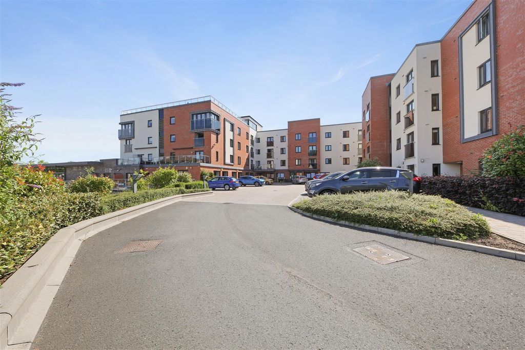 Property photo 2 of 19 13-63B9Sn - Mcs - 38 Marbury Court, Chester Way, N