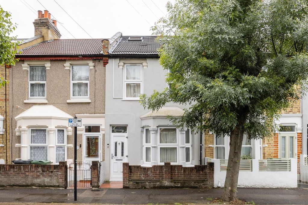 Property photo 1 of 27 Skeltons Lane, E10
