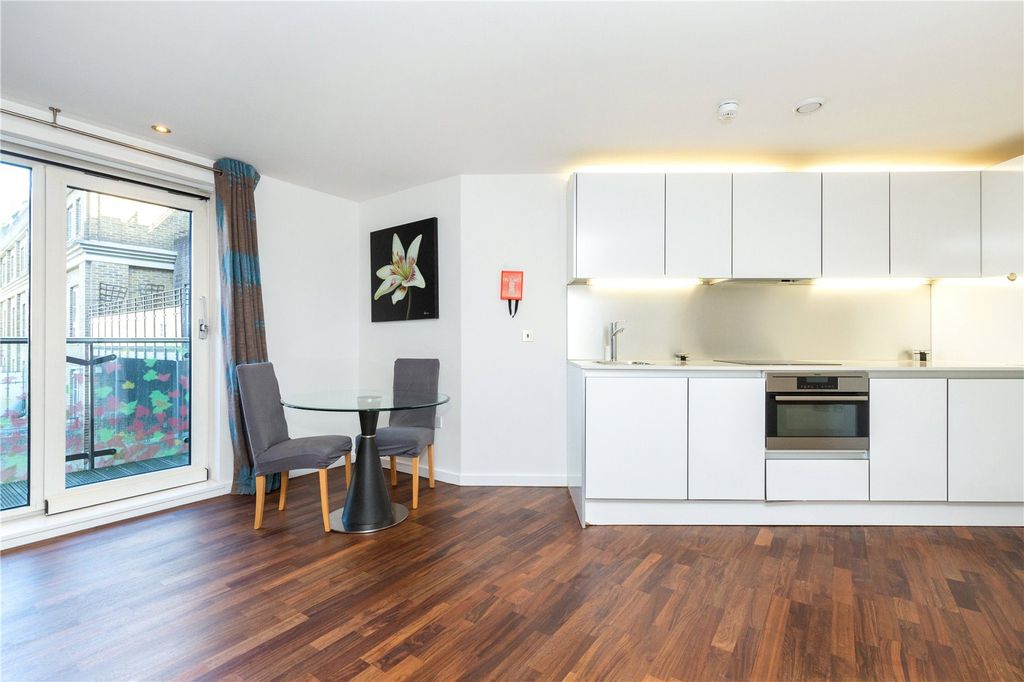 Property photo 2 of 11 Kitchen