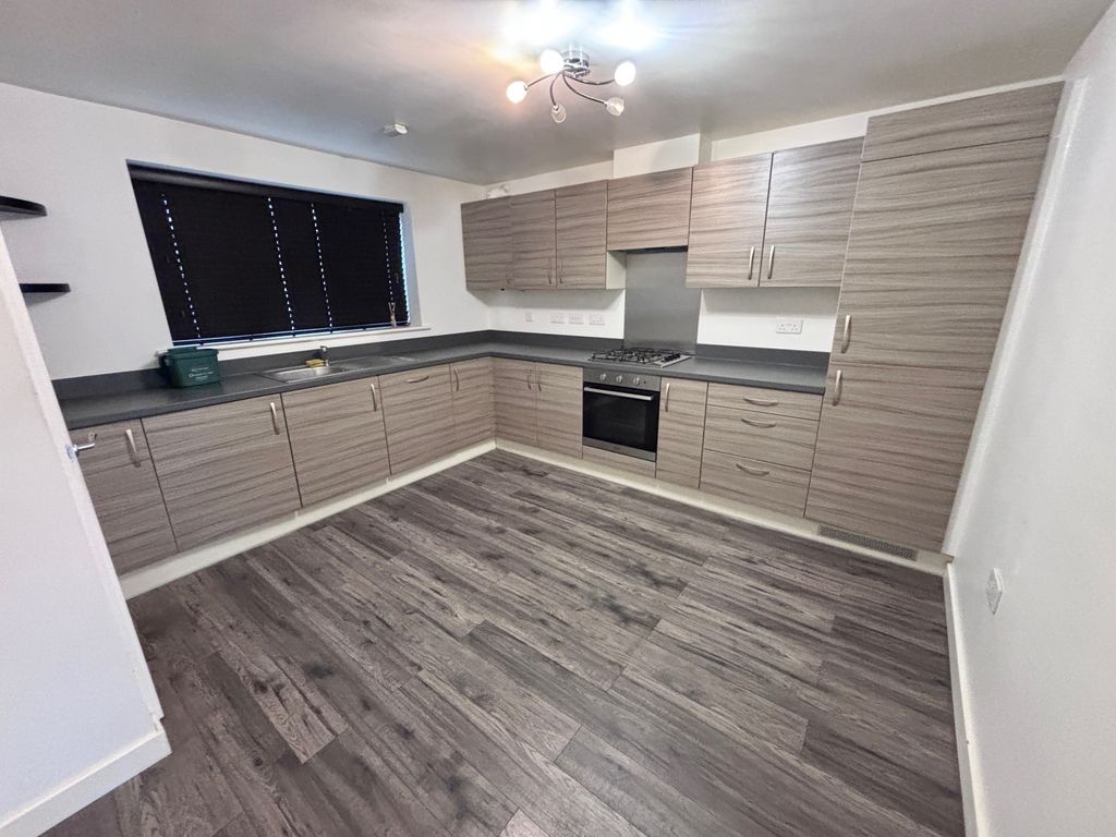 Property photo 2 of 11 Kitchen