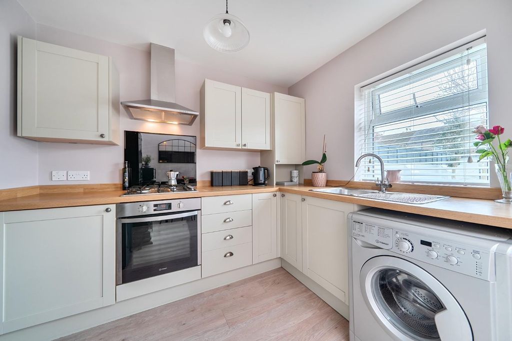 Property photo 2 of 15 1-6989Fd4A2273E-1409037-12-6989d3Ddeb41B-1.Jpg