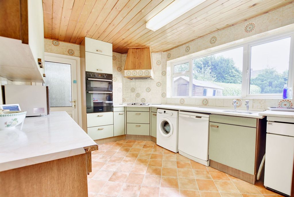Property photo 3 of 34