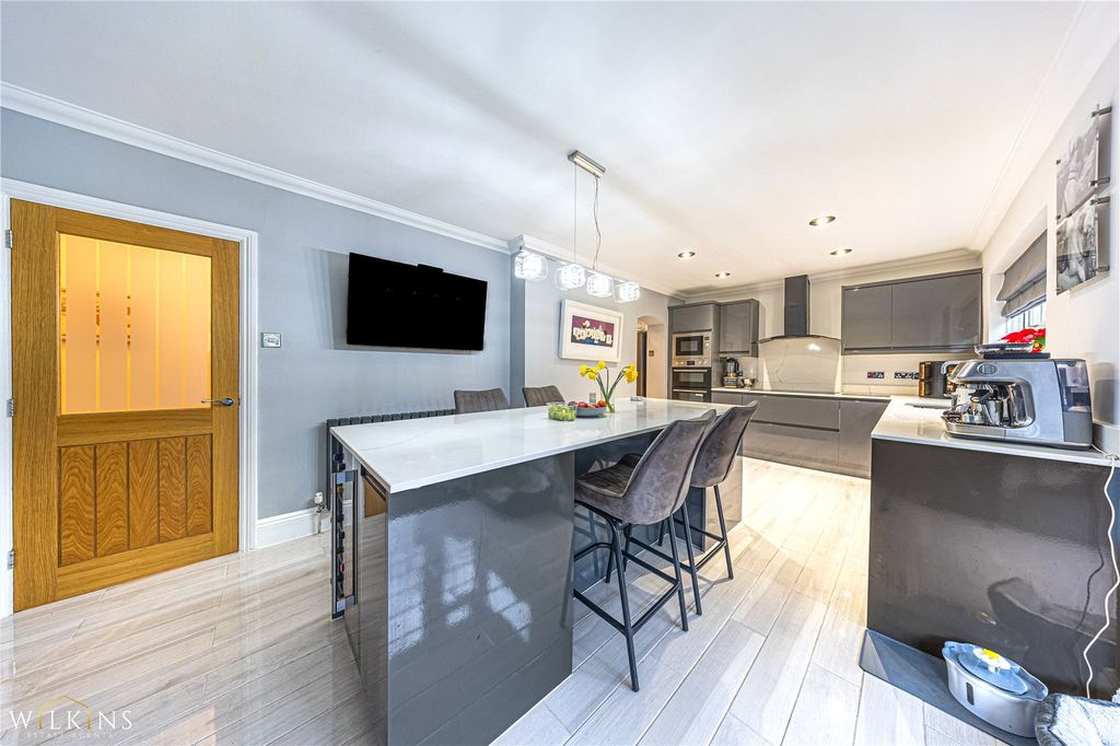 Property photo 3 of 42 Picture No. 12