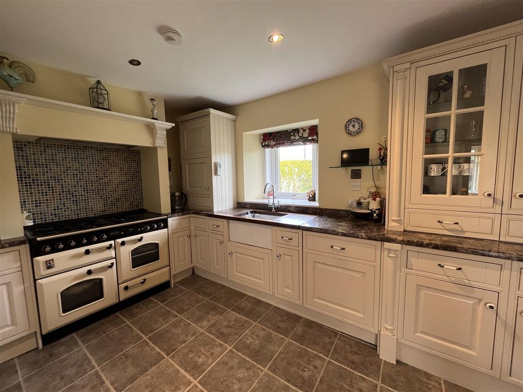 Property photo 2 of 23 Kitchen