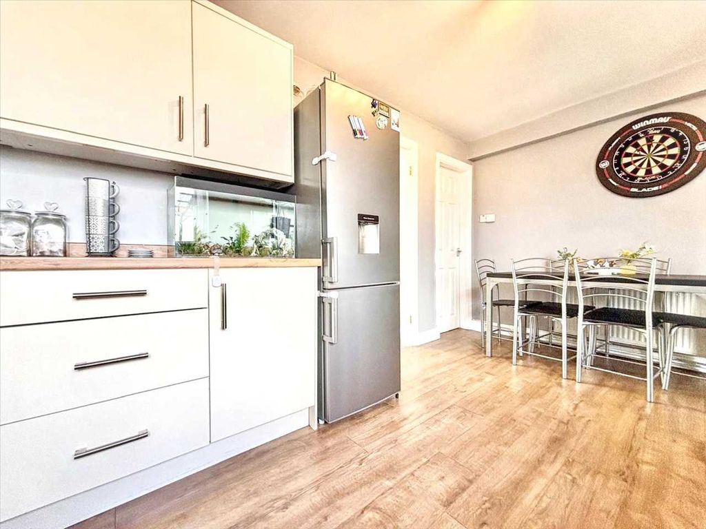 Property photo 2 of 21 Kitchen