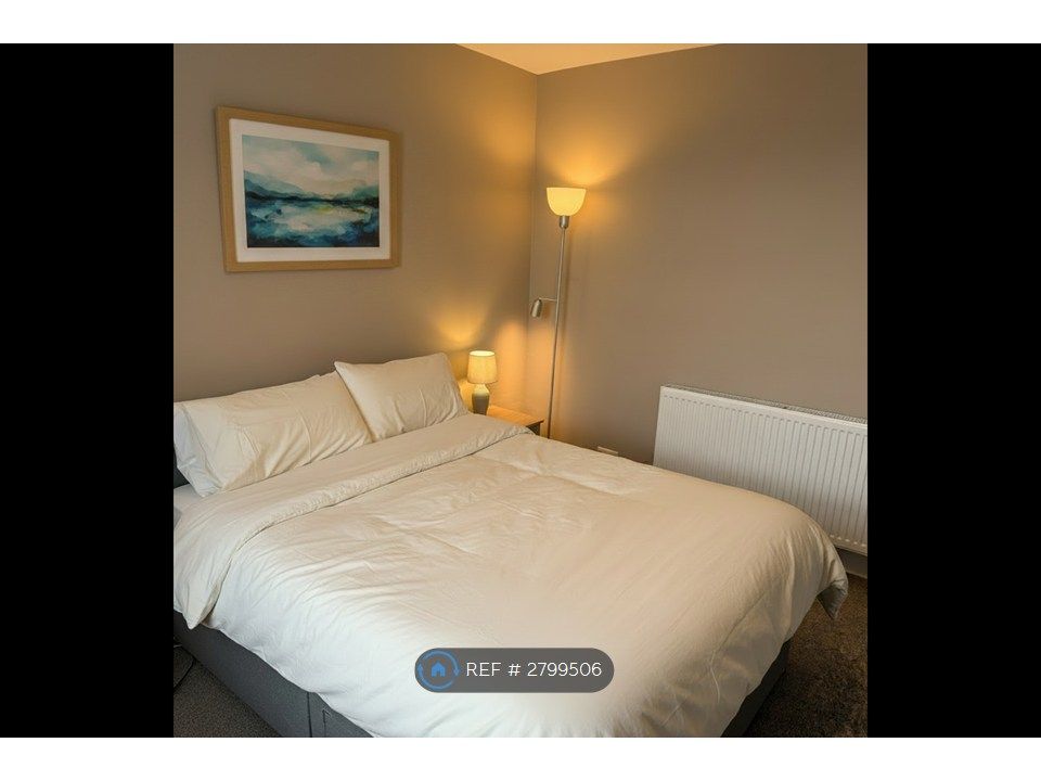 Property photo 1 of 14 Room 4