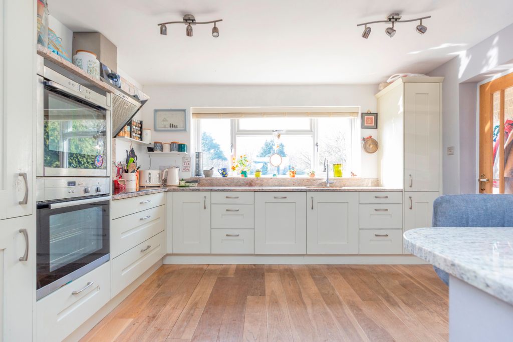 Property photo 2 of 30