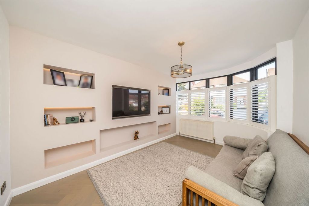 Property photo 2 of 9