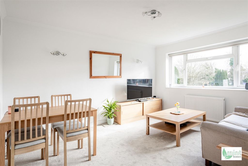 Property photo 3 of 14 Drayton Court - Watermark-11.Jpg