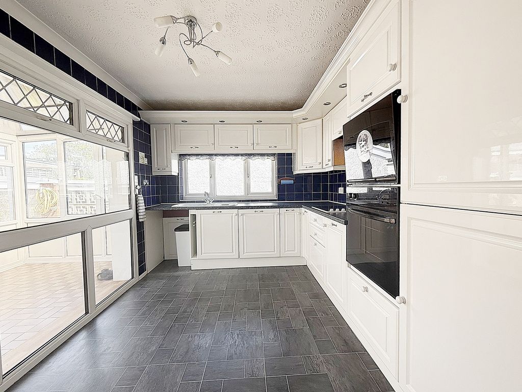 Property photo 3 of 24 Kitchen