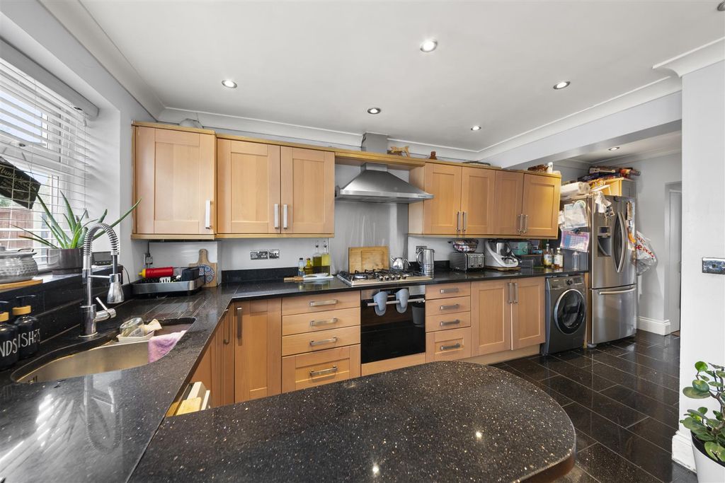 Property photo 3 of 20 4