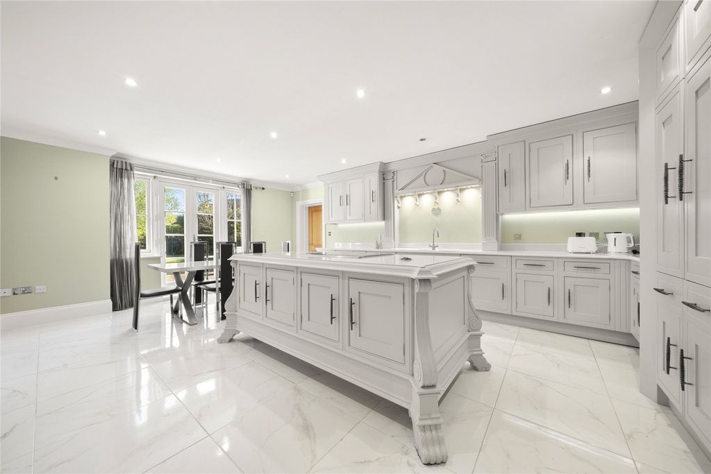 Property photo 2 of 23 Picture No. 24