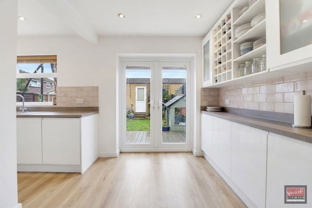 Property photo 3 of 11 Img_8748