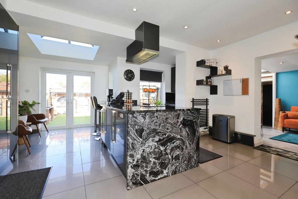 Property photo 1 of 20 Pbox-Img.Jpg