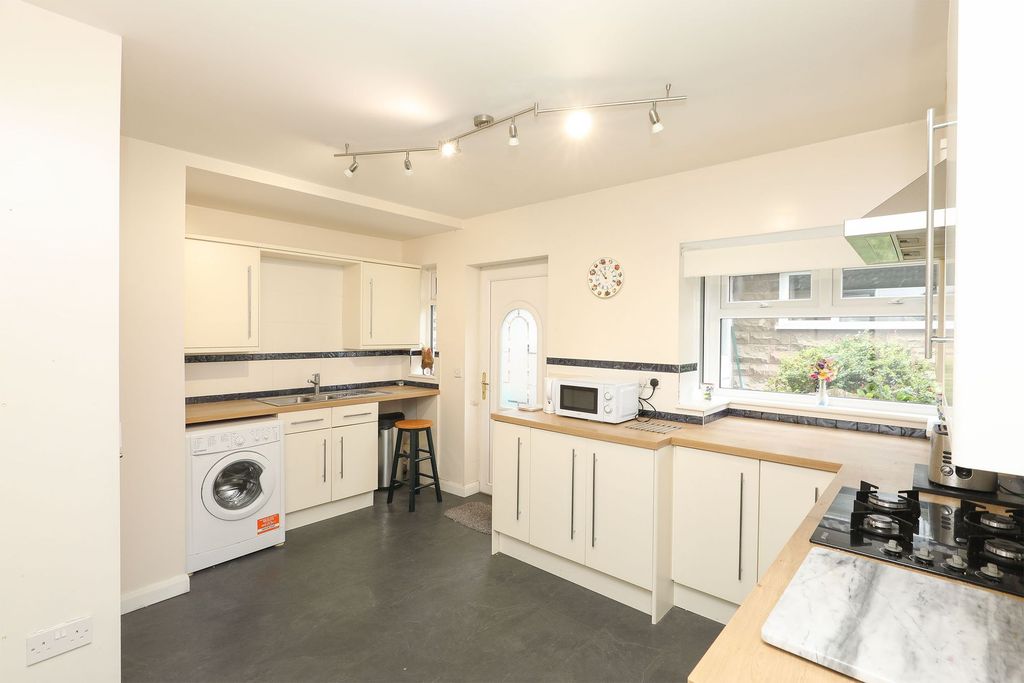 Property photo 2 of 23